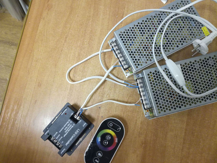 Оба блока подключены к контроллеру