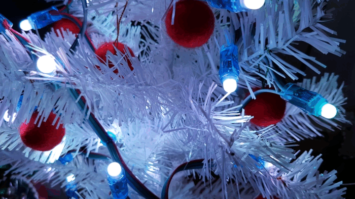 Адресные пиксели Giant4 на елочке.gif