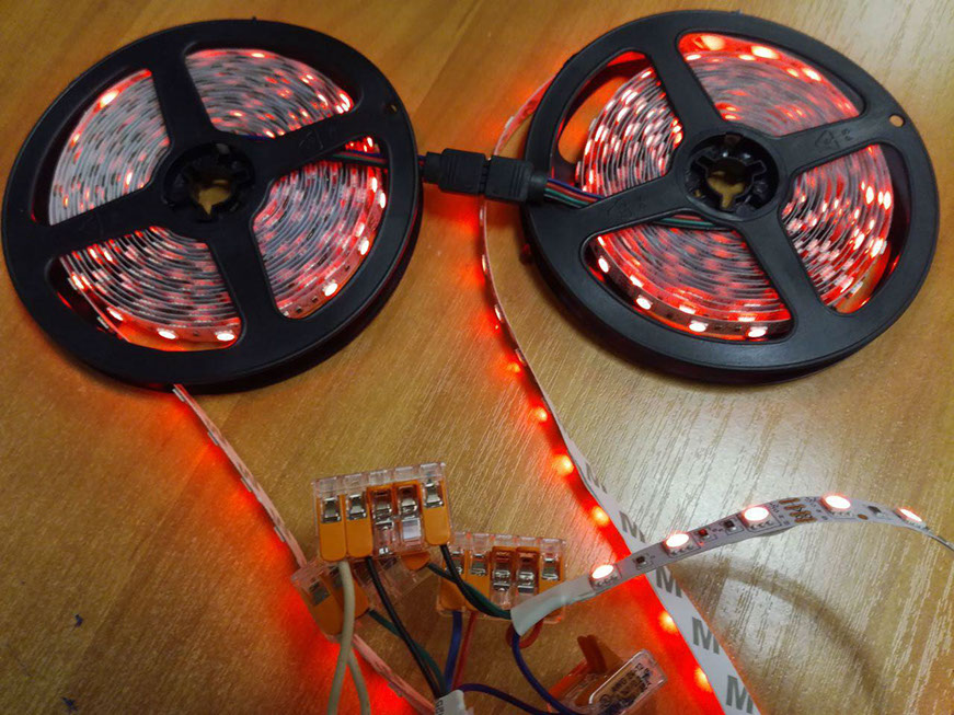 Две катушки подключены параллельно к контроллеру и дополнительно соединены друг с другом (Верно).